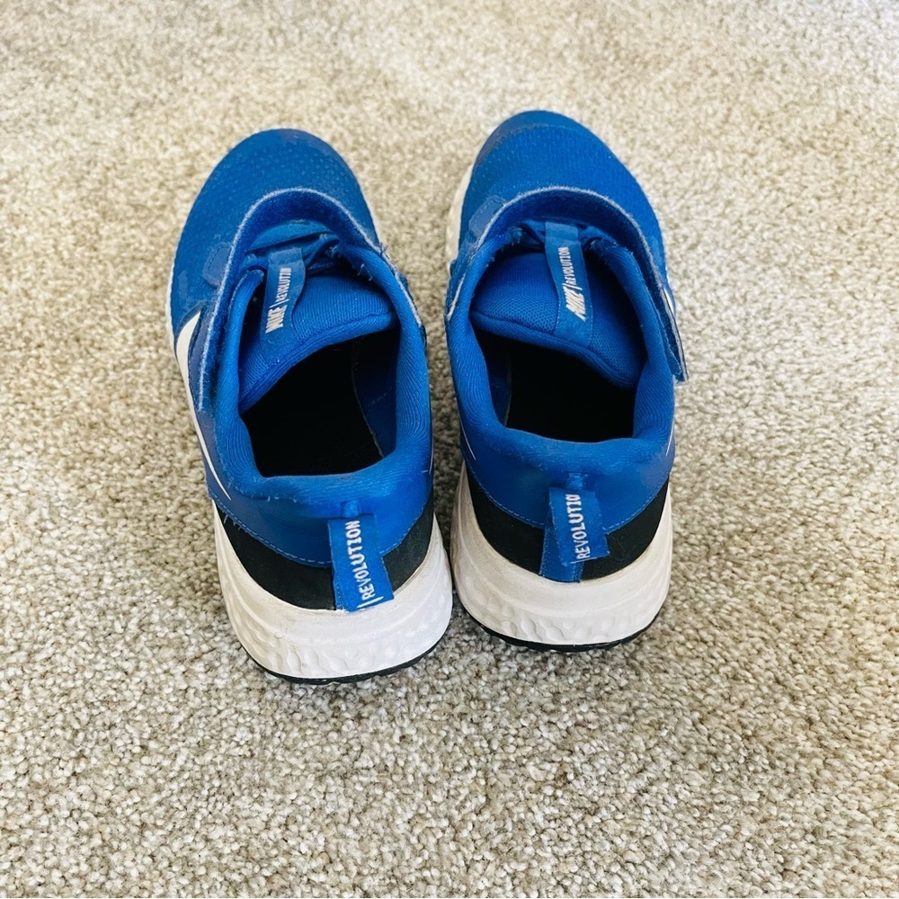 Nike Youth Revolution Sneakers - Picture 4 of 7